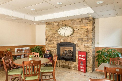 Boothill Inn and Suites - image 22