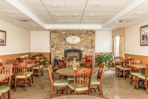 Boothill Inn and Suites - image 24