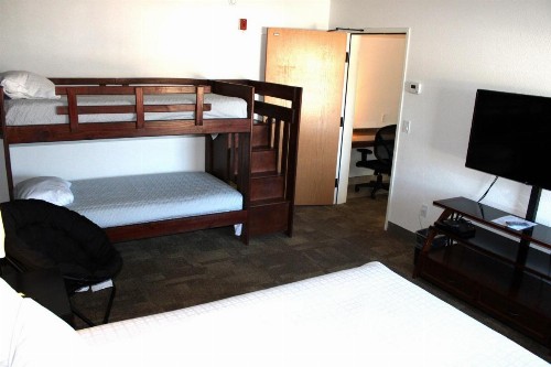 Boothill Inn and Suites - image 34
