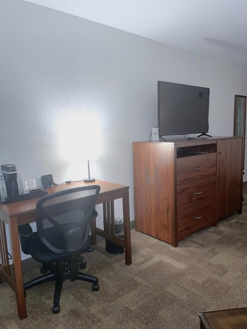 Boothill Inn and Suites - image 36