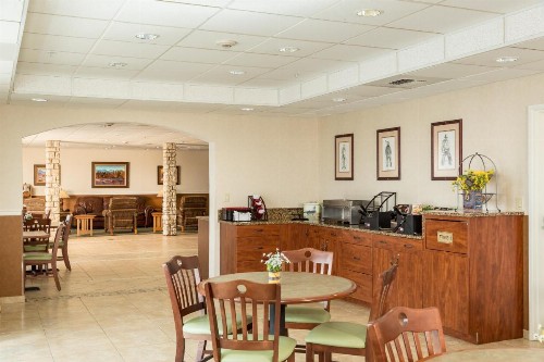 Boothill Inn and Suites - image 39