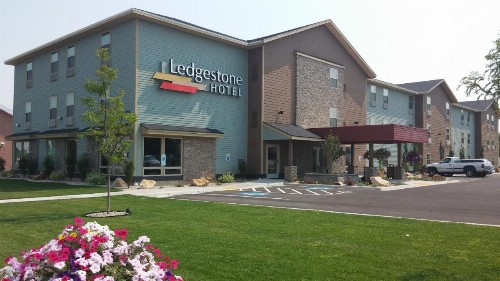 Ledgestone Hotel Billings