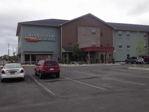 Ledgestone Hotel Billings - image 22