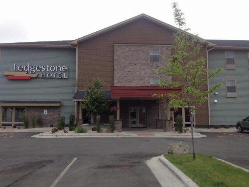 Ledgestone Hotel Billings - image 5
