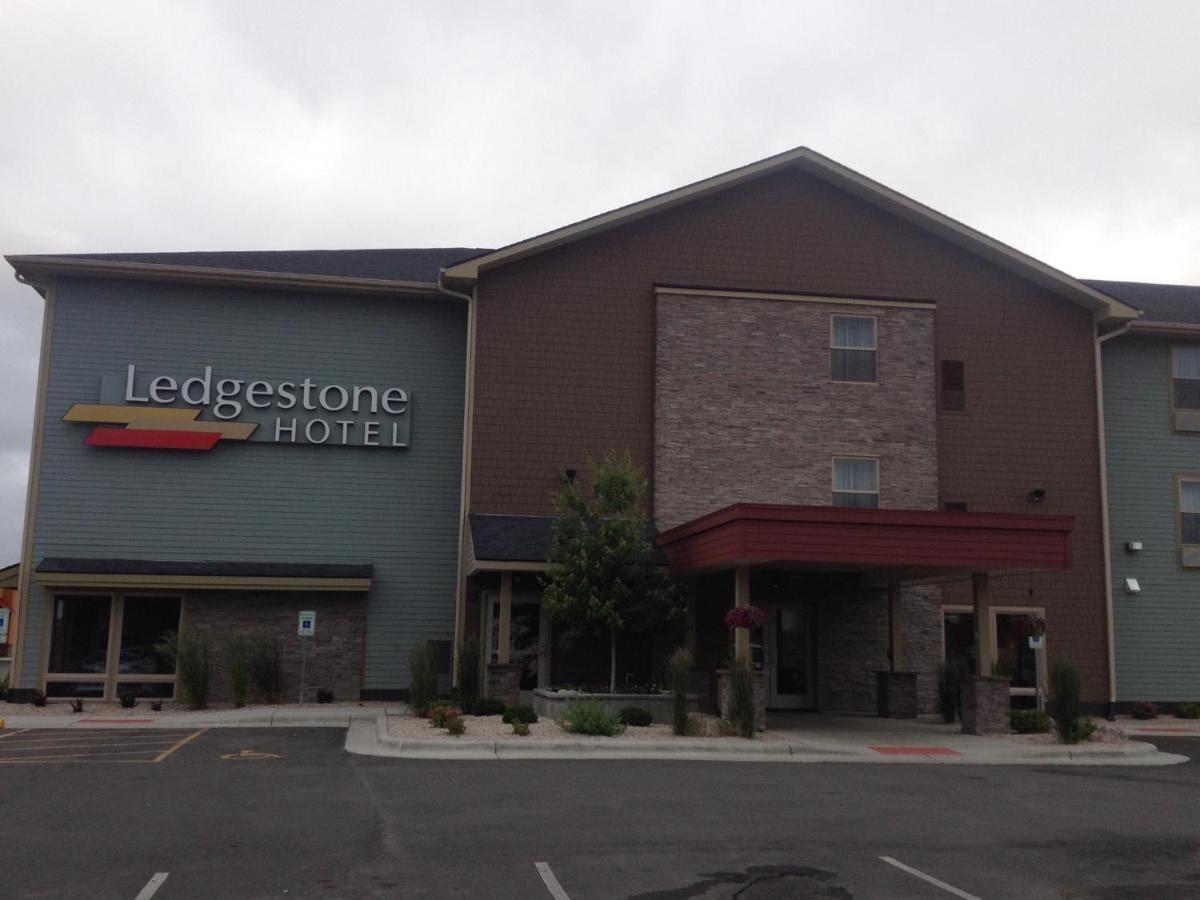 Ledgestone Hotel Billings - image 6