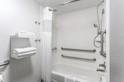 Hampton Inn Biloxi/Ocean Springs - image 10