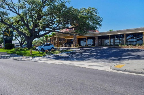 Quality Inn Biloxi Beach - image 1