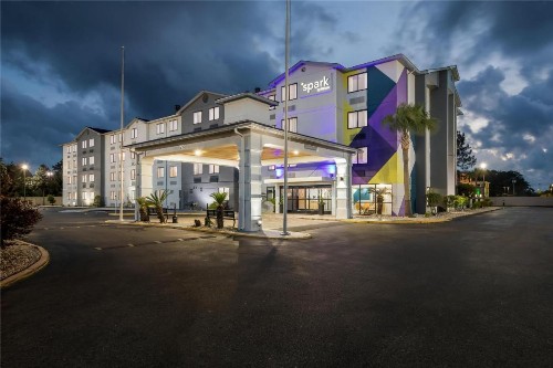 Best Western Plus Cypress Creek - image 7