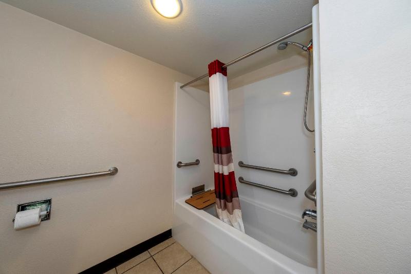Red Roof Inn & Suites Biloxi - image 7