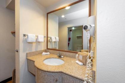 Red Roof Inn & Suites Biloxi - image 10