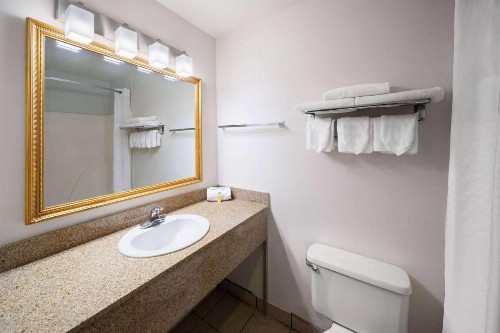 Days Inn by Wyndham Biloxi Beach - image 26