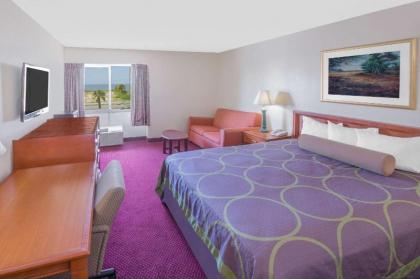 Biloxi Beach Hotel - image 14