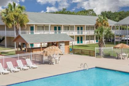 Biloxi Beach Hotel - image 9