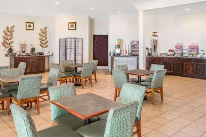 Biloxi Beach Hotel - image 10