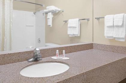 Biloxi Beach Hotel - image 13