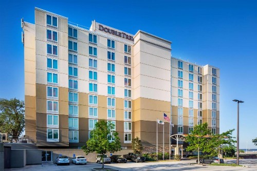 DoubleTree by Hilton Biloxi - image 10