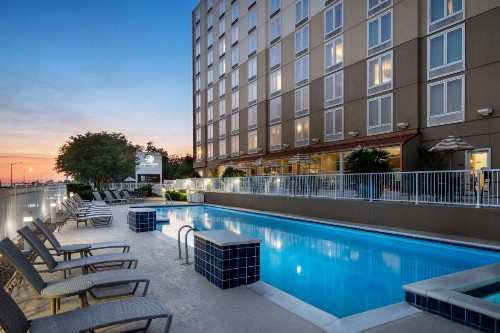 DoubleTree by Hilton Biloxi - image 19