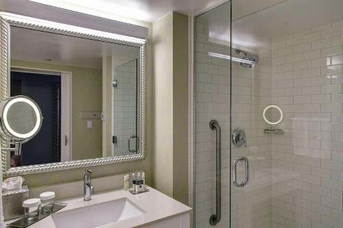 DoubleTree by Hilton Biloxi - image 20