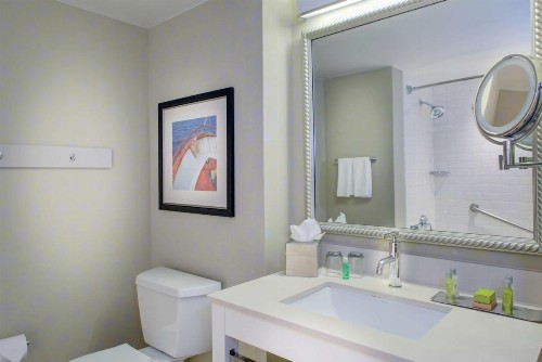 DoubleTree by Hilton Biloxi - image 7