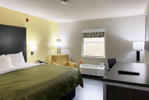 Quality Inn Biloxi - Ocean Springs - image 4