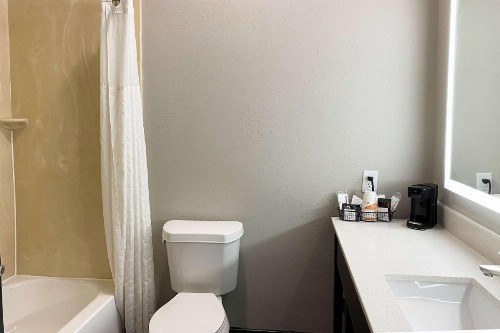 Quality Inn Biloxi - Ocean Springs - image 7