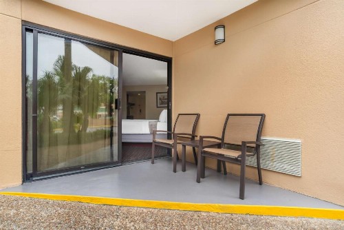 Best Western Oak Manor - image 10