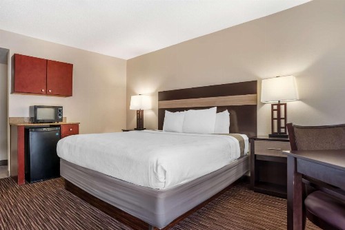 Best Western Oak Manor - image 12