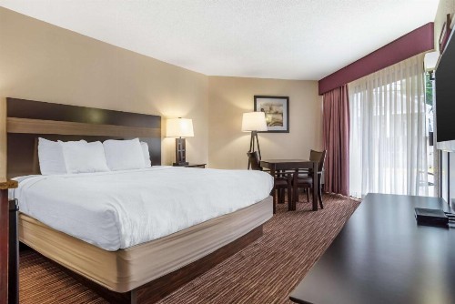 Best Western Oak Manor - image 13