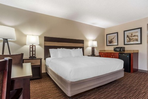 Best Western Oak Manor - image 16