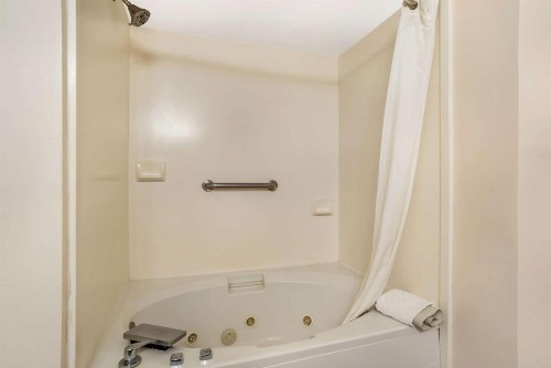 Best Western Oak Manor - image 20
