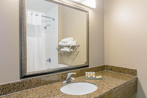 La Quinta by Wyndham Biloxi - image 13
