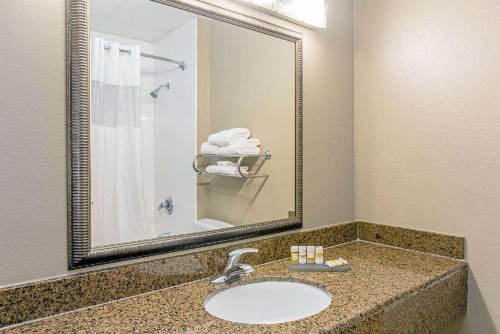 La Quinta by Wyndham Biloxi - image 22