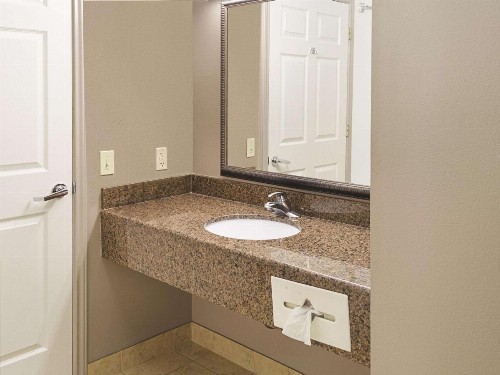 La Quinta by Wyndham Biloxi - image 23