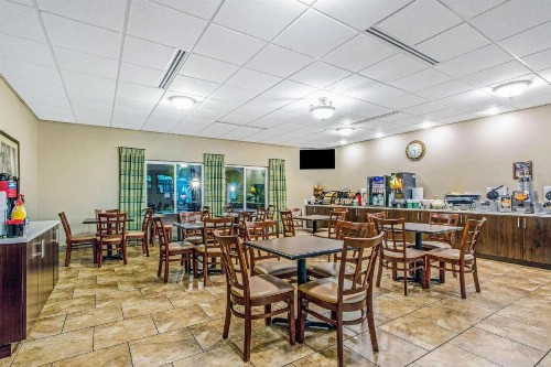 La Quinta by Wyndham Biloxi - image 8