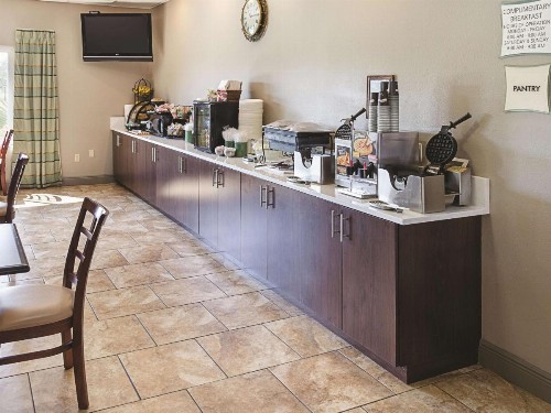 La Quinta by Wyndham Biloxi - image 9