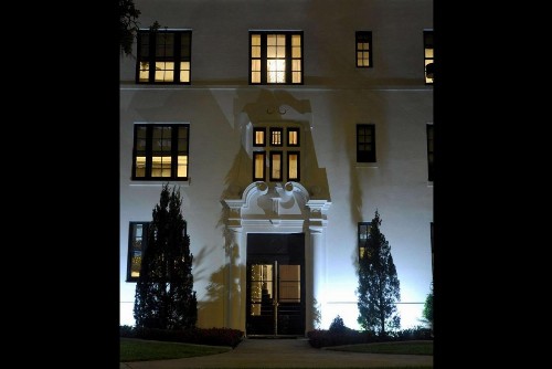 White House Hotel - image 18