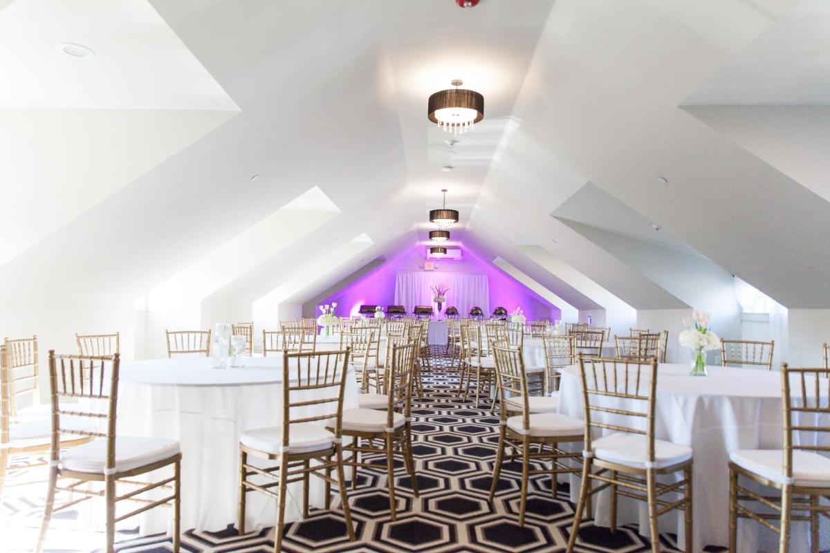 White House Hotel - image 2