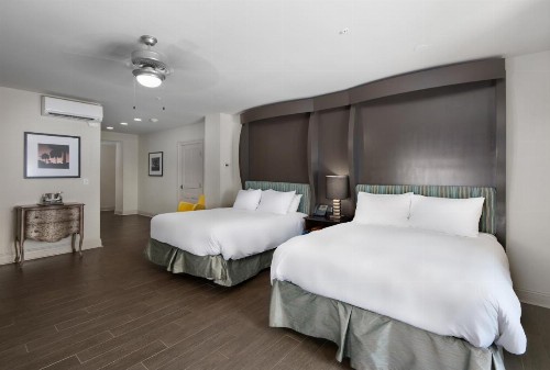 White House Hotel - image 35