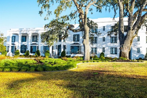White House Hotel - image 36