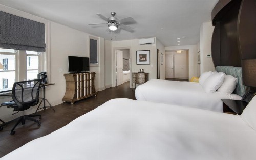 White House Hotel - image 41