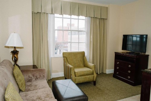 Hampton Inn & Suites Birmingham-Downtown-Tutwiler - image 13