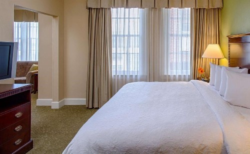 Hampton Inn & Suites Birmingham-Downtown-Tutwiler - image 5