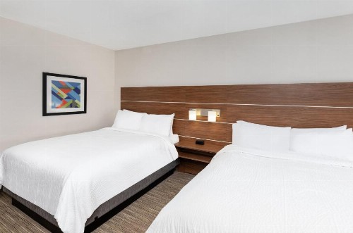 Holiday Inn Express Hotel & Suites Birmingham - Inverness 280 an IHG Hotel - image 23