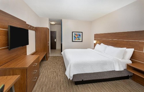 Holiday Inn Express Hotel & Suites Birmingham - Inverness 280 an IHG Hotel - image 27