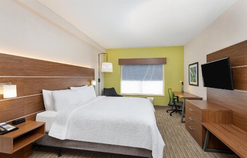 Holiday Inn Express Hotel & Suites Birmingham - Inverness 280 an IHG Hotel - image 35