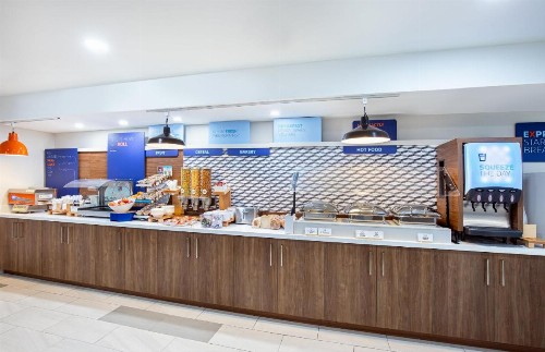 Holiday Inn Express Hotel & Suites Birmingham - Inverness 280 an IHG Hotel - image 40