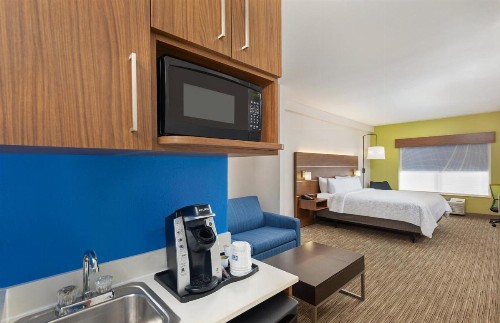 Holiday Inn Express Hotel & Suites Birmingham - Inverness 280 an IHG Hotel - image 41