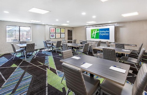 Holiday Inn Express Hotel & Suites Birmingham - Inverness 280 an IHG Hotel - image 47