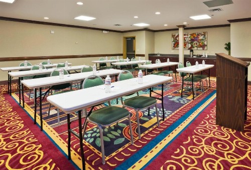 Holiday Inn Express Hotel & Suites Birmingham - Inverness 280 an IHG Hotel - image 50