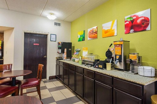 Quality Inn Airport - Southeast - image 19